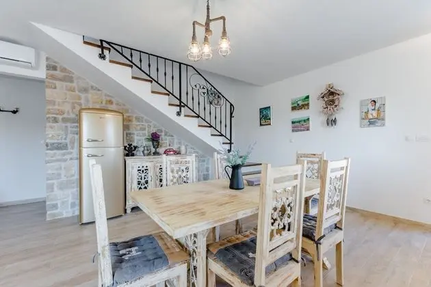 Ev (Two Bedroom Holiday Home with Private)