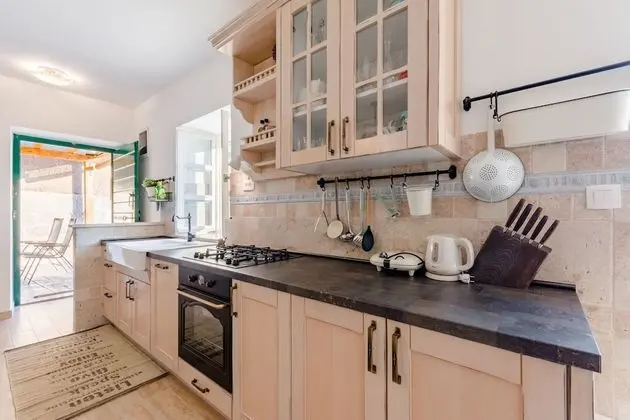 Ev (Two Bedroom Holiday Home with Private)