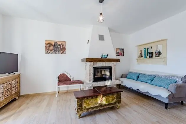 Ev (Two Bedroom Holiday Home with Private)