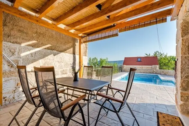 Ev (Two Bedroom Holiday Home with Private)