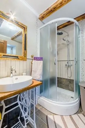 Ev (Two Bedroom Holiday Home with Private)