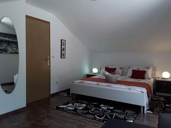 Ev (Two Bedroom Holiday Home)