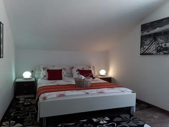 Ev (Two Bedroom Holiday Home)