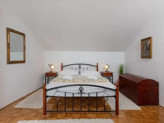 Ev (Two Bedroom Holiday Home)