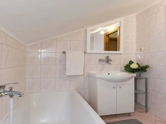 Ev (Two Bedroom Holiday Home)