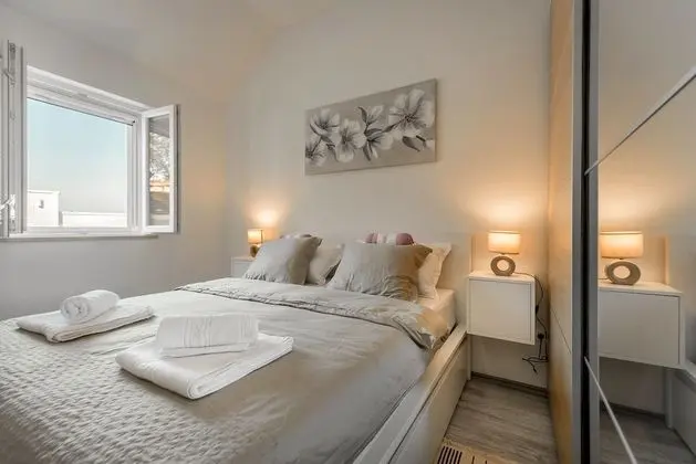 Ev (Three Bedroom Home with heated Pool a)