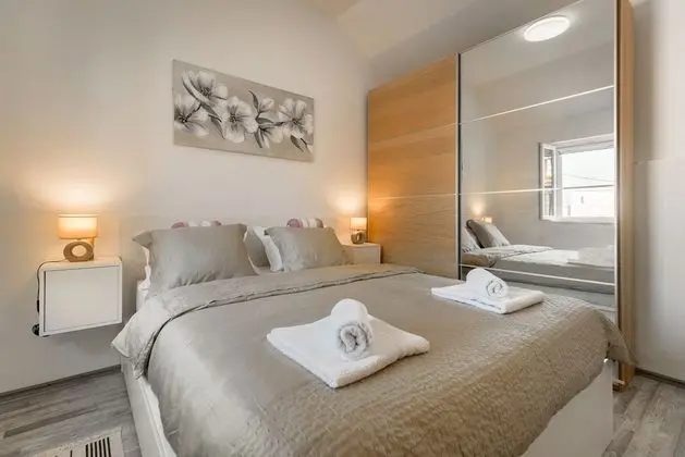 Ev (Three Bedroom Home with heated Pool a)