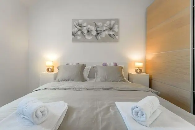 Ev (Three Bedroom Home with heated Pool a)