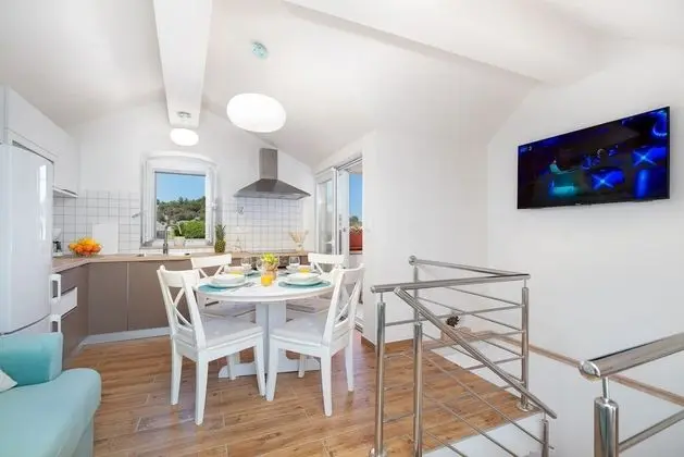 Ev (Three Bedroom Home with heated Pool a)