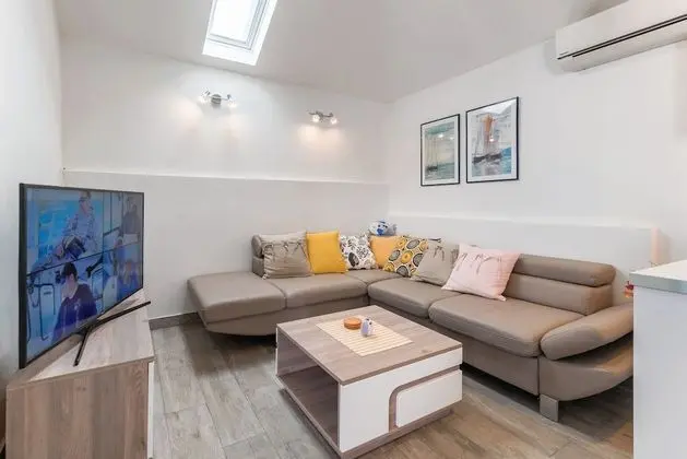 Ev (Three Bedroom Home with heated Pool a)