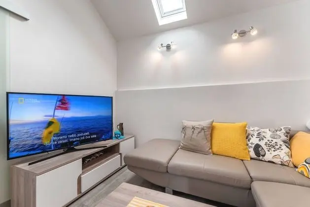 Ev (Three Bedroom Home with heated Pool a)