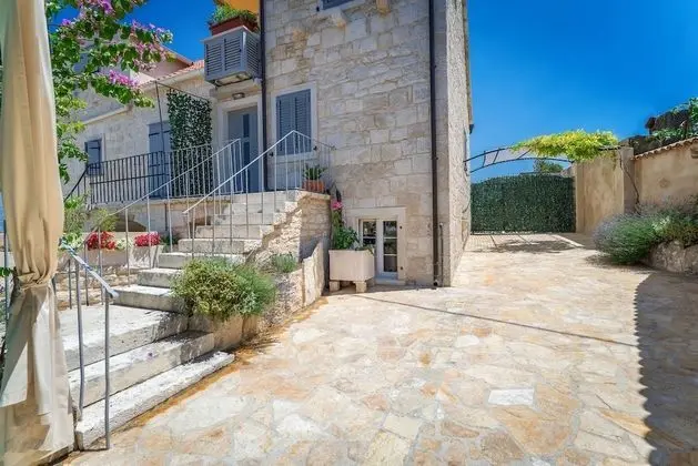 Ev (Three Bedroom Home with heated Pool a)