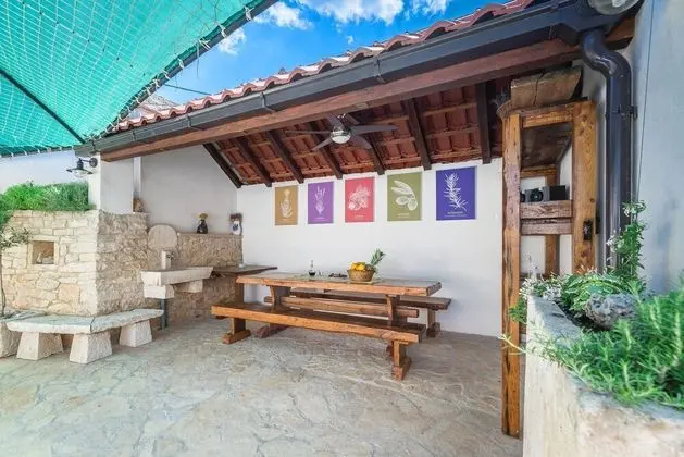 Ev (Three Bedroom Home with heated Pool a)