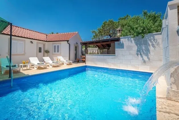 Ev (Three Bedroom Home with heated Pool a)