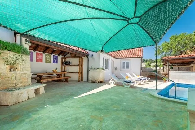 Ev (Three Bedroom Home with heated Pool a)