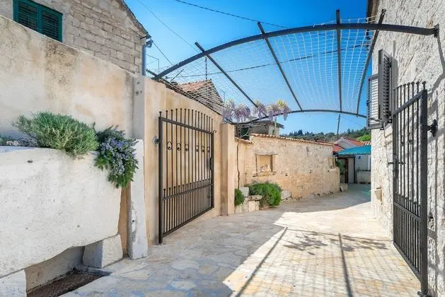 Ev (Three Bedroom Home with heated Pool a)