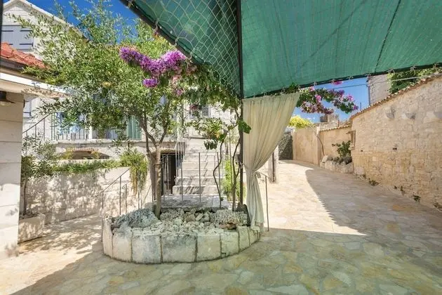 Ev (Three Bedroom Home with heated Pool a)