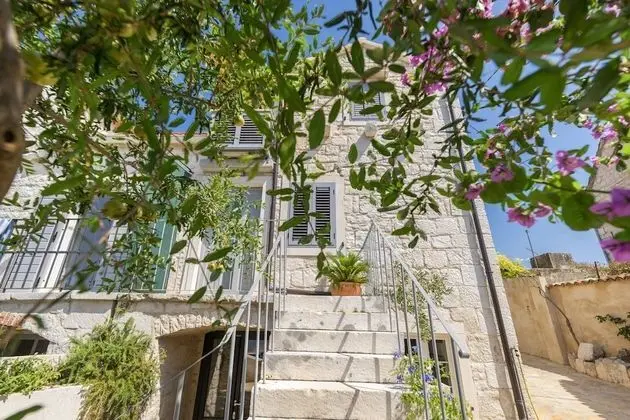 Ev (Three Bedroom Home with heated Pool a)