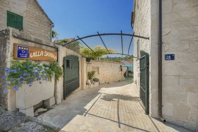 Ev (Three Bedroom Home with heated Pool a)