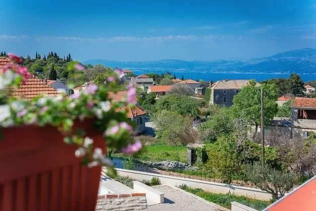 Ev (Three Bedroom Home with heated Pool a)