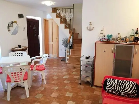 Ev, 3 Yatak Odası, 2 Banyolu, Bahçe Manzaralı