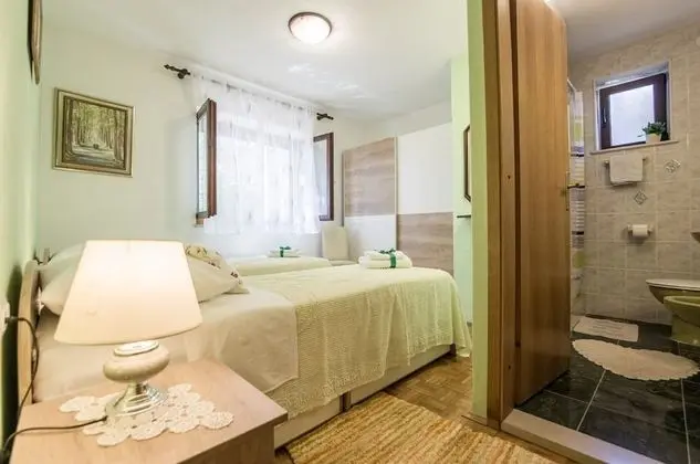Ev (Three Bedroom Home with Terrace)