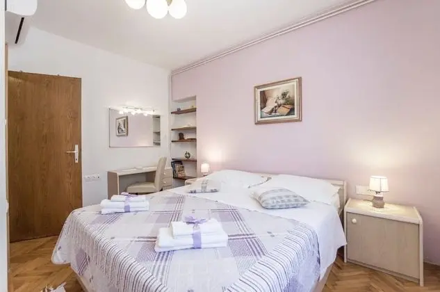 Ev (Three Bedroom Home with Terrace)