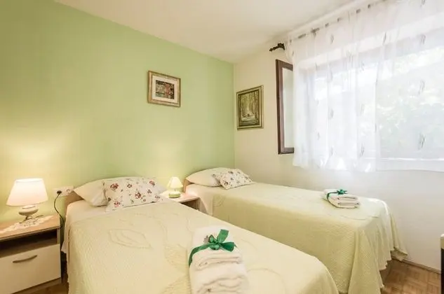 Ev (Three Bedroom Home with Terrace)