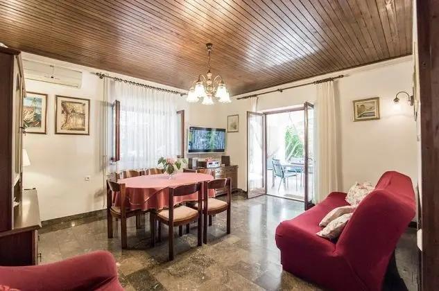 Ev (Three Bedroom Home with Terrace)
