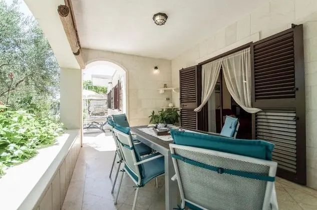 Ev (Three Bedroom Home with Terrace)