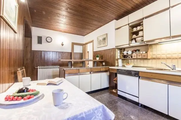 Ev (Three Bedroom Home with Terrace)