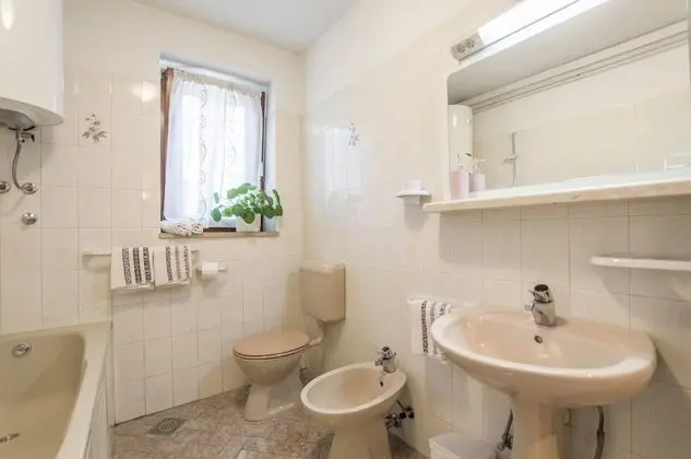 Ev (Three Bedroom Home with Terrace)