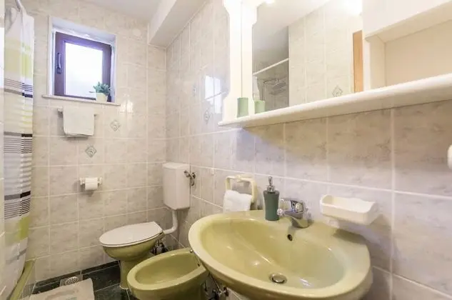 Ev (Three Bedroom Home with Terrace)