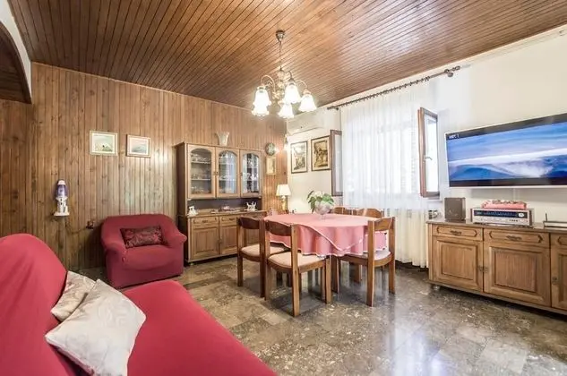 Ev (Three Bedroom Home with Terrace)