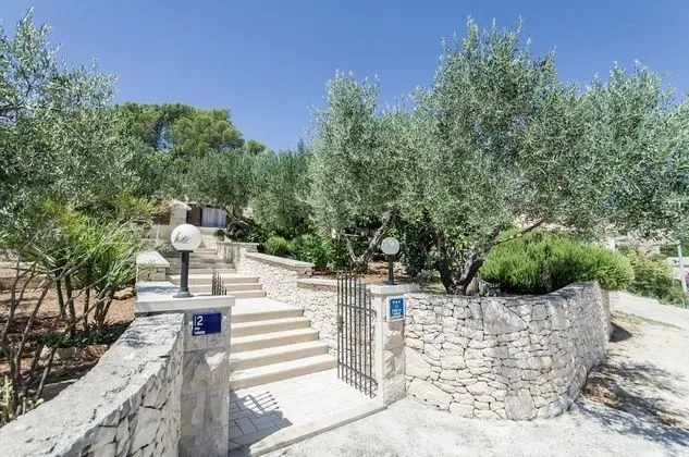 Ev (Three Bedroom Home with Terrace)