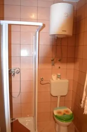 Ev (Two Bedroom Holiday Home with Terrace)