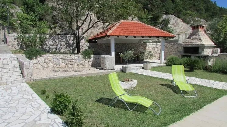 Ev (Two Bedroom Holiday Home)