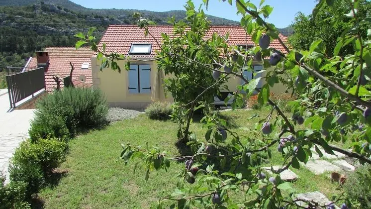 Ev (Two Bedroom Holiday Home)