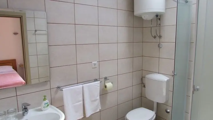 Ev (Two Bedroom Holiday Home)