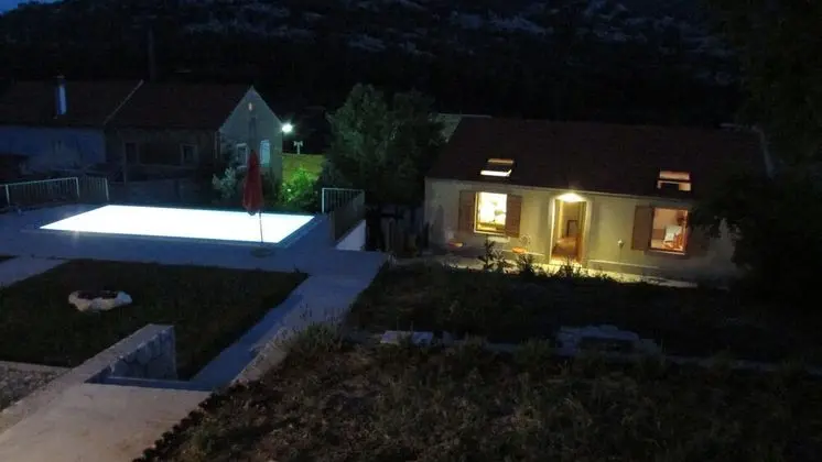 Ev (Two Bedroom Holiday Home)