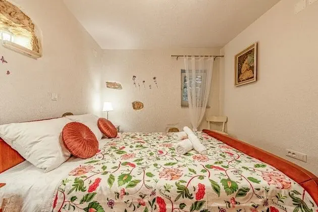 Romantic Ev, 2 Yatak Odası, Sıcak Su Havuzu, Avlu Manzaralı