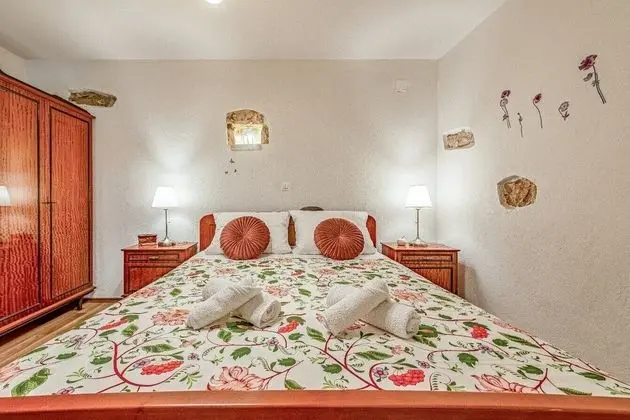 Romantic Ev, 2 Yatak Odası, Sıcak Su Havuzu, Avlu Manzaralı