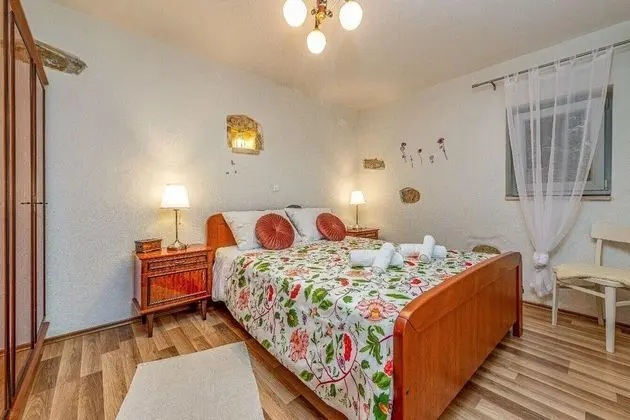 Romantic Ev, 2 Yatak Odası, Sıcak Su Havuzu, Avlu Manzaralı