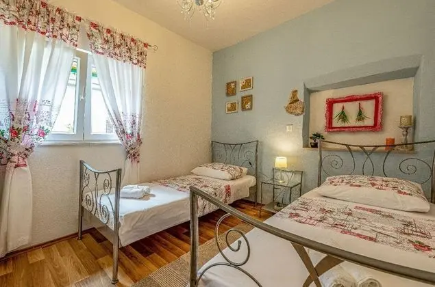 Romantic Ev, 2 Yatak Odası, Sıcak Su Havuzu, Avlu Manzaralı