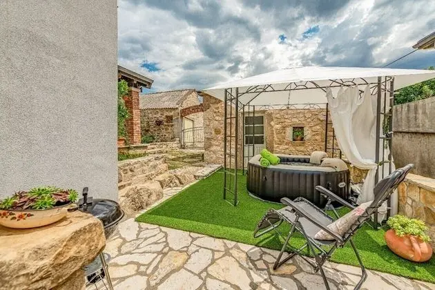 Romantic Ev, 2 Yatak Odası, Sıcak Su Havuzu, Avlu Manzaralı