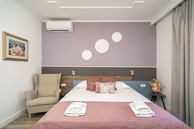 Ev (Four Bedroom Holiday Home with Pool)