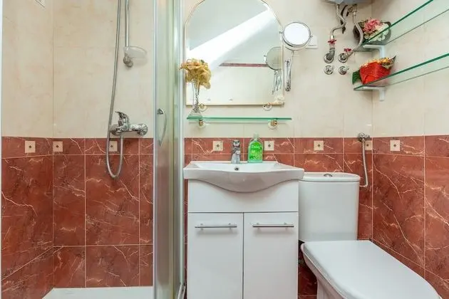 Ev (Four Bedroom Holiday Home with Pool)