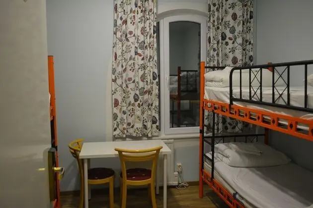 Dört Kişilik Oda, Ortak Banyo