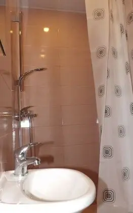 Economy Ortak Ranzalı Oda, Özel Banyo, Zemin Kat
