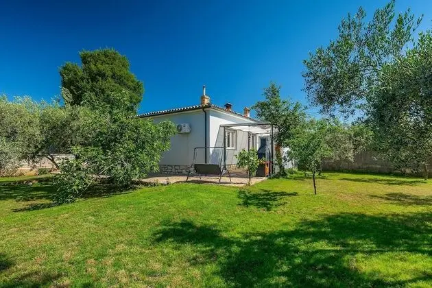 Ev (Two Bedroom Holiday Home with Terrace)